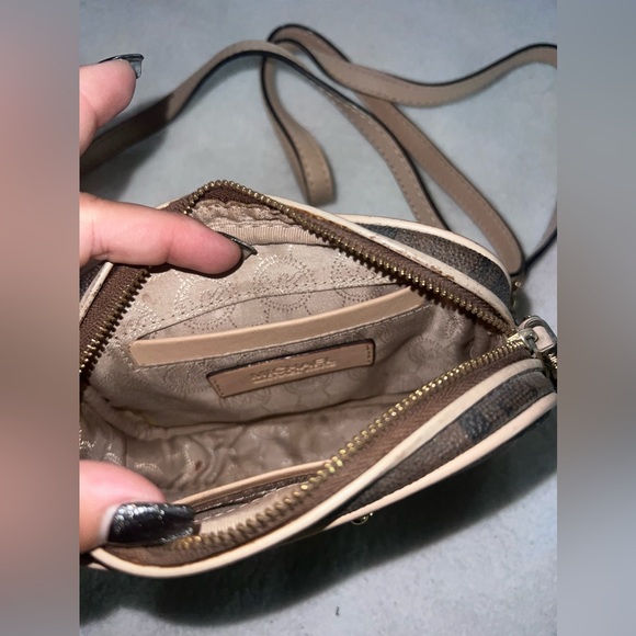 Michael kors crossbody - Picture 4 of 7